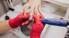 爪が薄くなるのはネイルのせいではない：ジェルネイルオフ後にやりがちな最大のNG