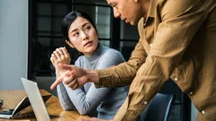 あなたのキャリアを台無しにする：信用できないダメな上司の10の兆候