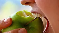 実はリンゴを食べるベストなタイミング：管理栄養士のアドバイス