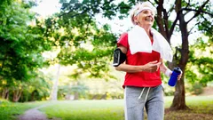 専門家が明かす：60歳以降にお腹周りの脂肪を落とす最も確実な方法